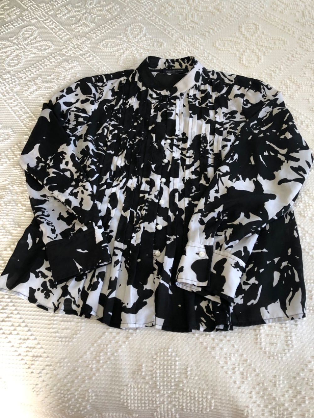 Jones New York Women’s Black/White Geometric Design Pintuck Blouse Size XL